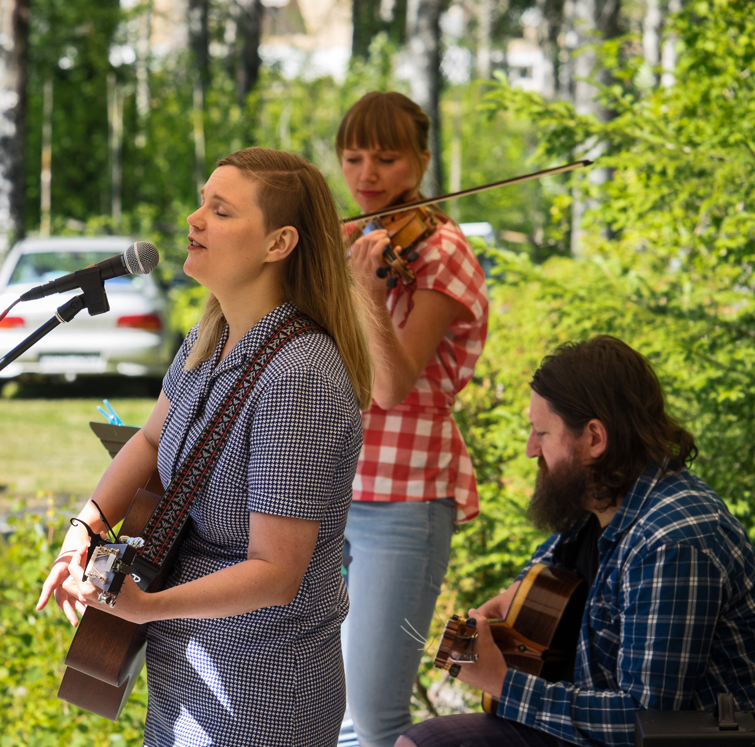 Elsa Fahlén med vänner, foto: Claes Rosenqvist